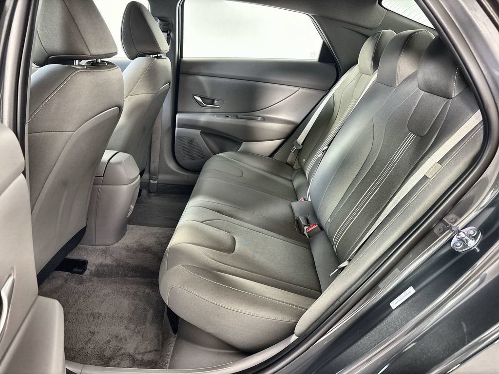 Used 2026 Hyundai Elantra Hybrid FWD image 23