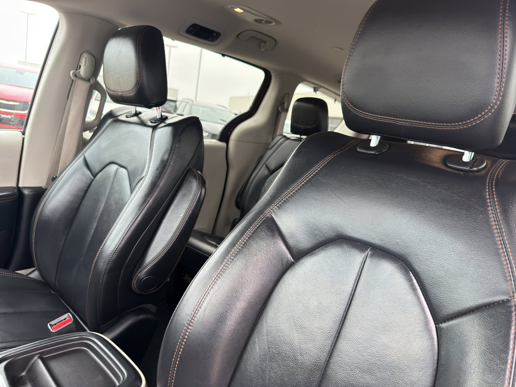Used 2017 Chrysler Pacifica Touring-L image 27