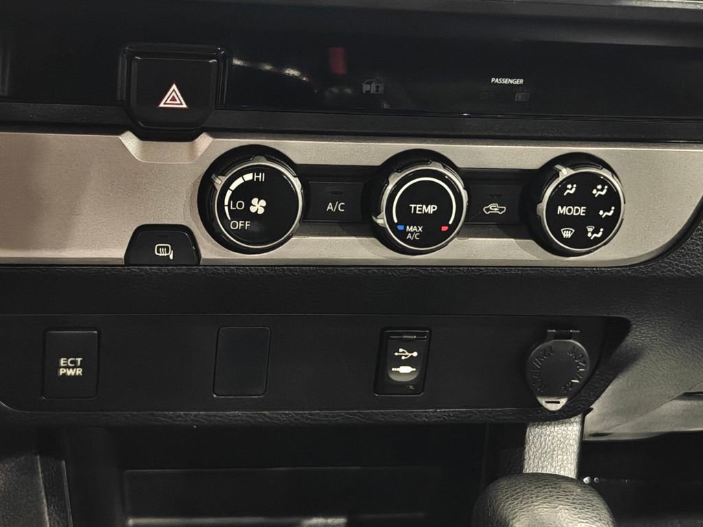 Used 2016 Toyota Tacoma SR image 8