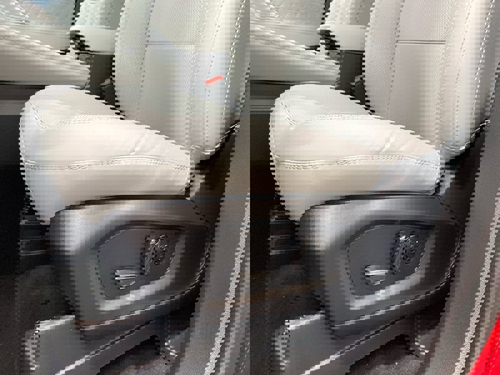 New 2026 Ford Explorer Platinum w/ LUX Leather Package image 18