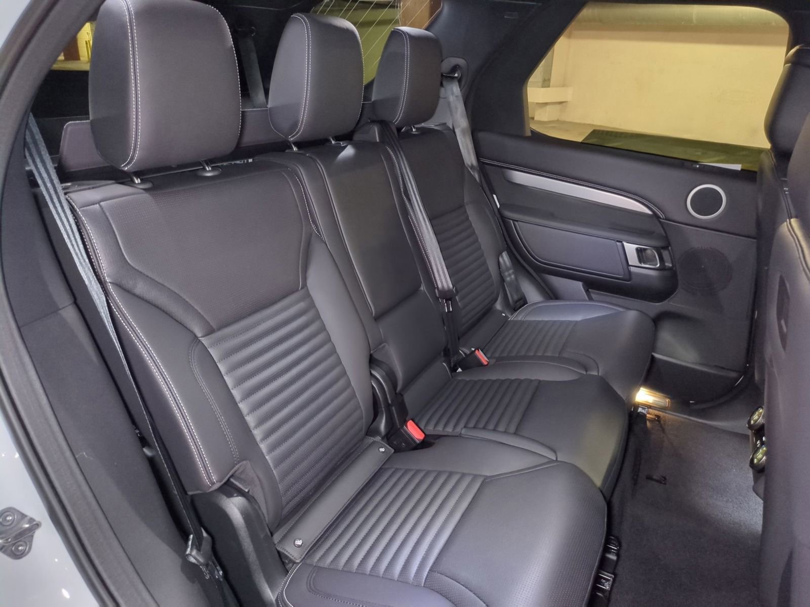 New 2026 Land Rover Discovery Limited Edition image 29