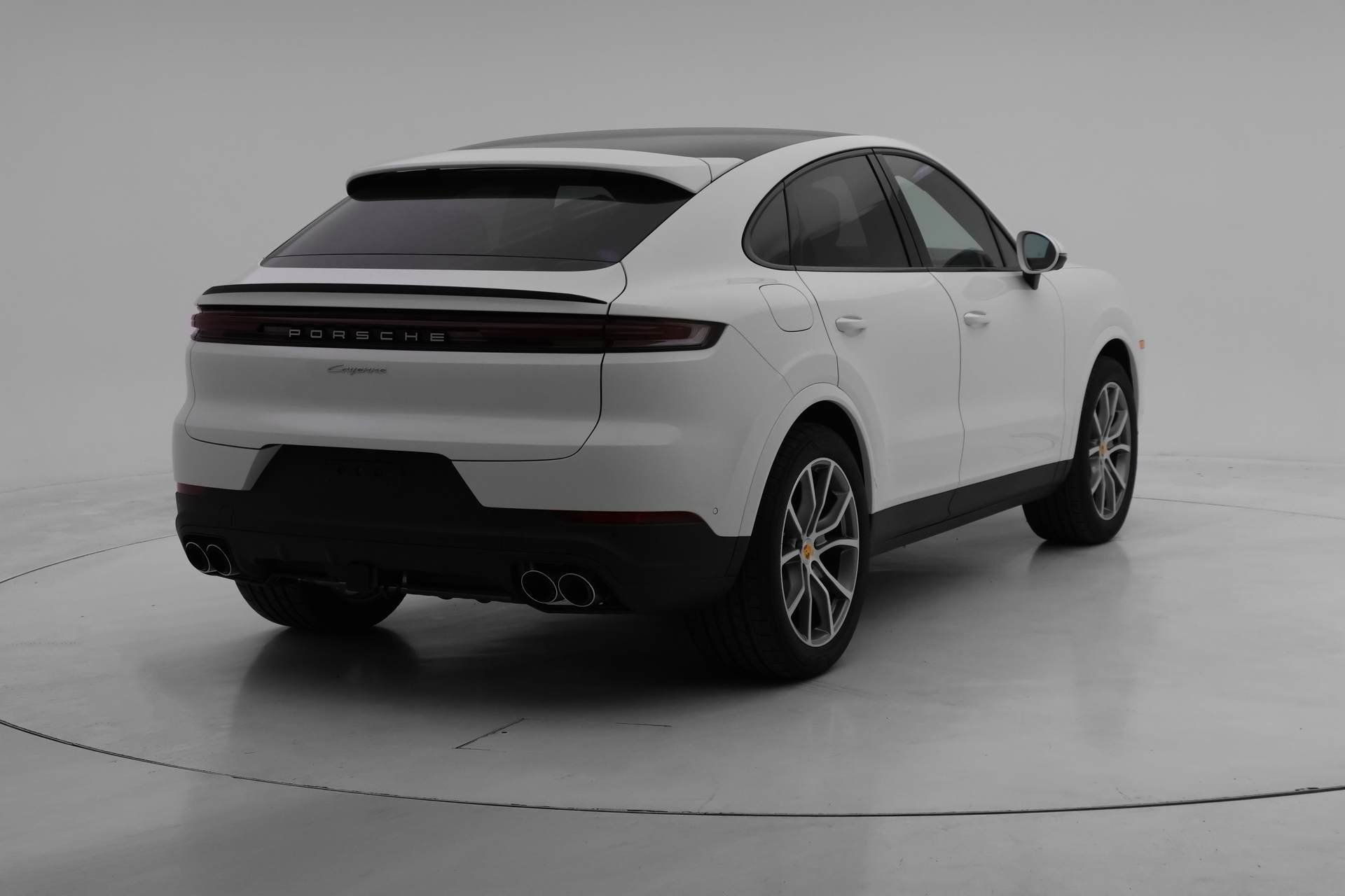 Used 2024 Porsche Cayenne Coupe image 8