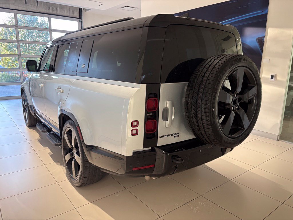 Used 2023 Land Rover Defender 130 X-Dynamic SE AWD/4WD image 2