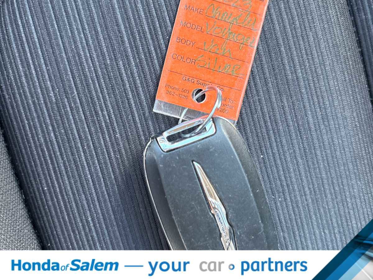 Used 2023 Chrysler Voyager LX image 26