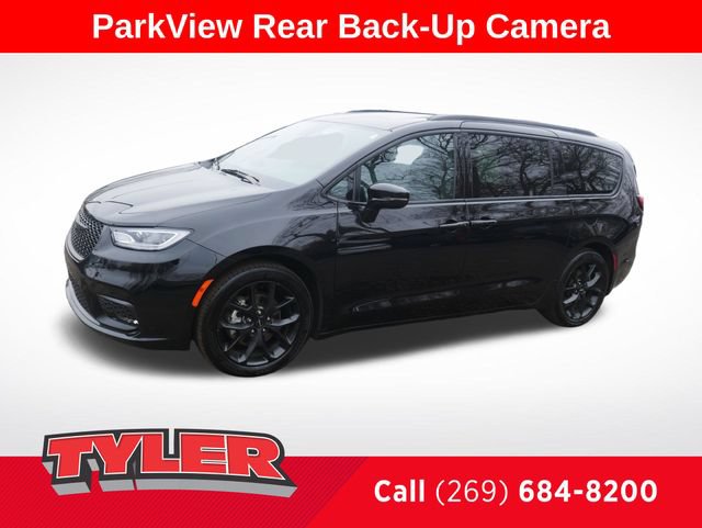 Used 2025 Chrysler Pacifica Limited FWD image 3