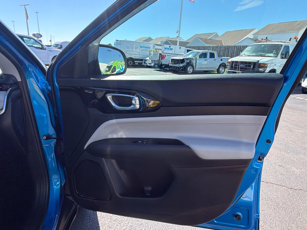 Used 2022 Jeep Compass Limited AWD/4WD image 40