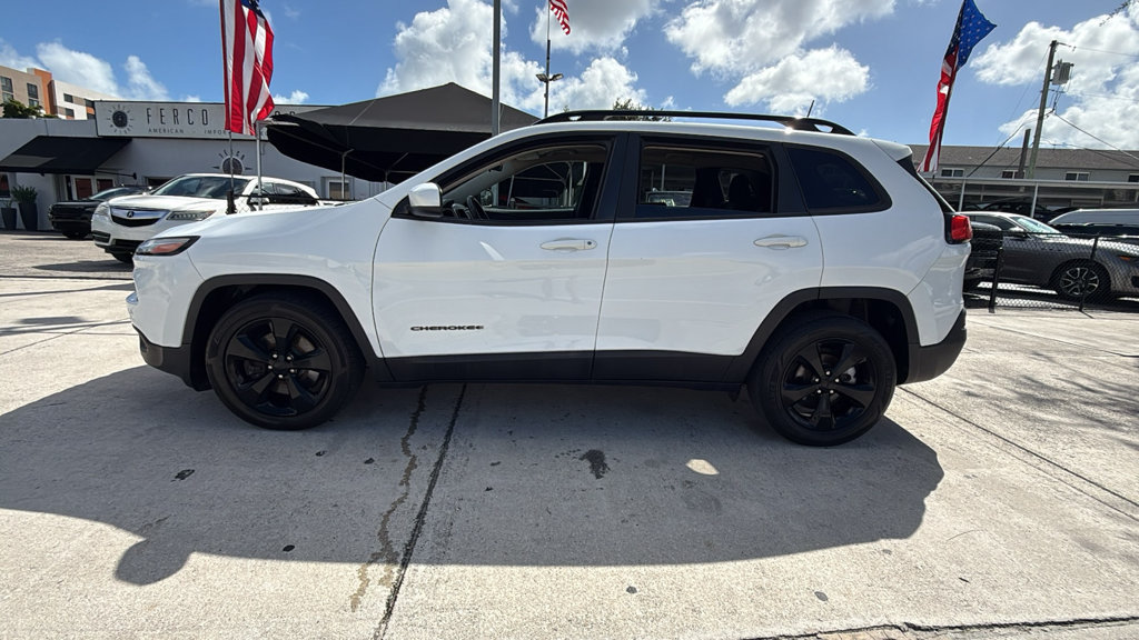 Used 2018 Jeep Cherokee Latitude FWD image 11