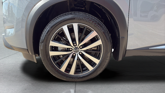 Certified 2025 Nissan Pathfinder Platinum AWD/4WD image 36