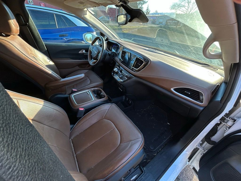 Used 2017 Chrysler Pacifica Limited w/ UConnect Theater Package image 9