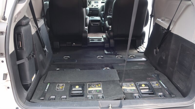 Used 2017 Toyota Sienna SE Premium FWD image 37