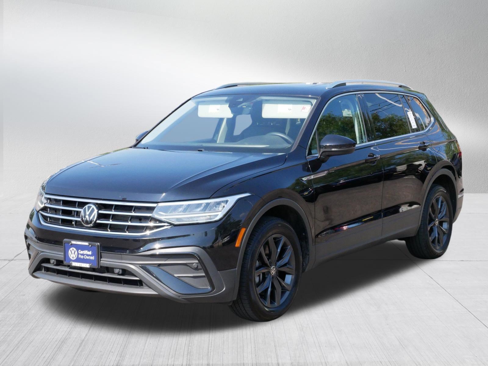 Certified 2023 Volkswagen Tiguan SE w/ Panoramic Sunroof Package AWD/4WD image 3