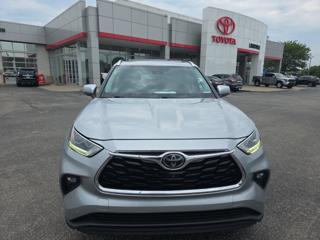 Used 2020 Toyota Highlander Limited AWD/4WD image 3
