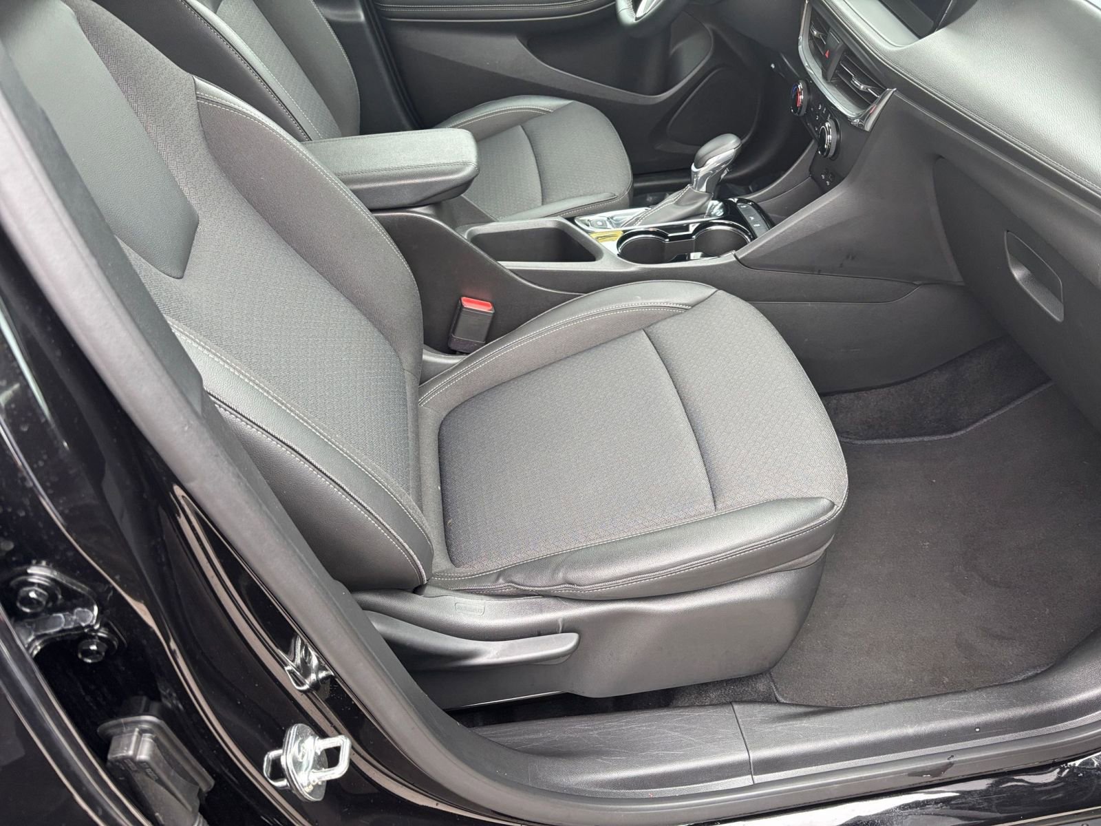Used 2025 Buick Encore GX Preferred FWD image 25