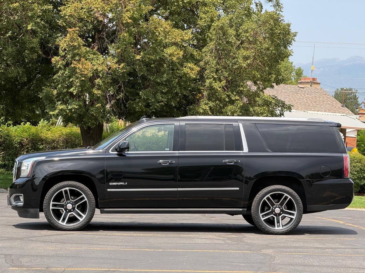 Used 2016 GMC Yukon XL Denali w/ Enhanced Security Package AWD/4WD image 2