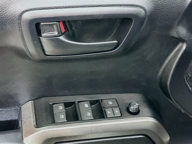 Used 2020 Toyota Tacoma SR5 AWD/4WD image 22