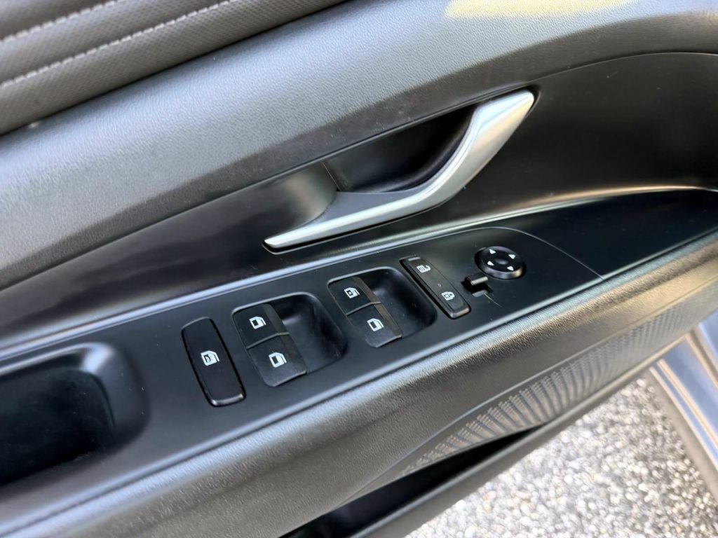 Certified 2023 Hyundai Elantra Limited FWD image 14