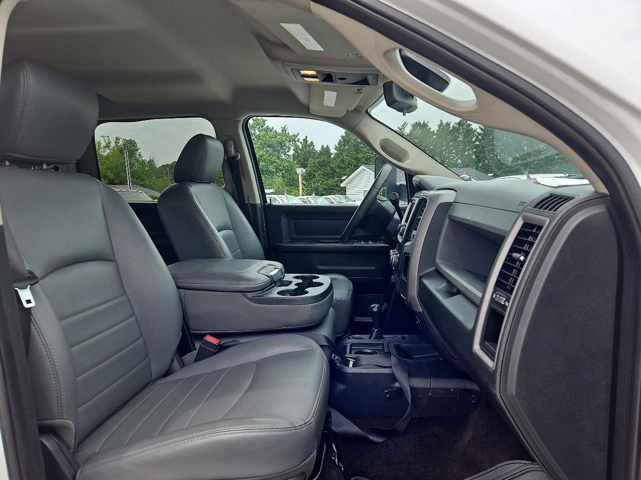 Used 2016 RAM 3500 Tradesman image 26