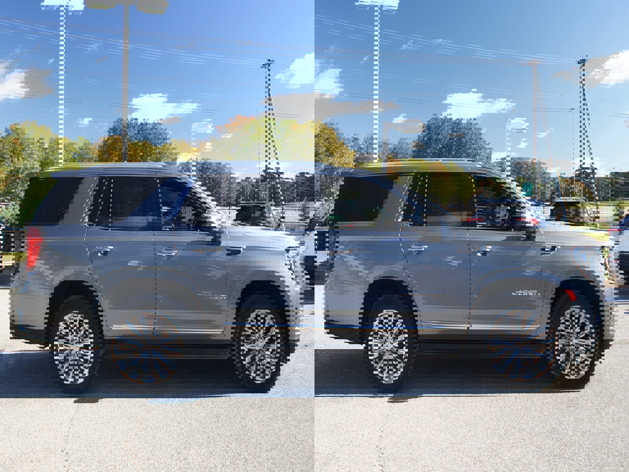 Used 2021 GMC Yukon Denali w/ Denali Premium Package image 23