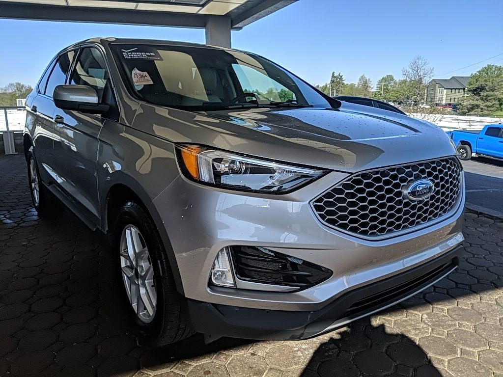 Used 2024 Ford Edge SEL w/ Convenience Package image 4
