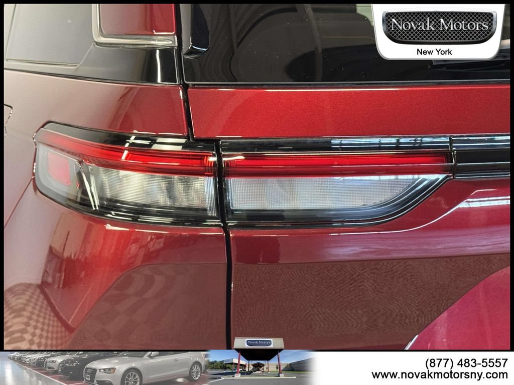 Used 2023 Jeep Grand Cherokee Limited AWD/4WD image 11