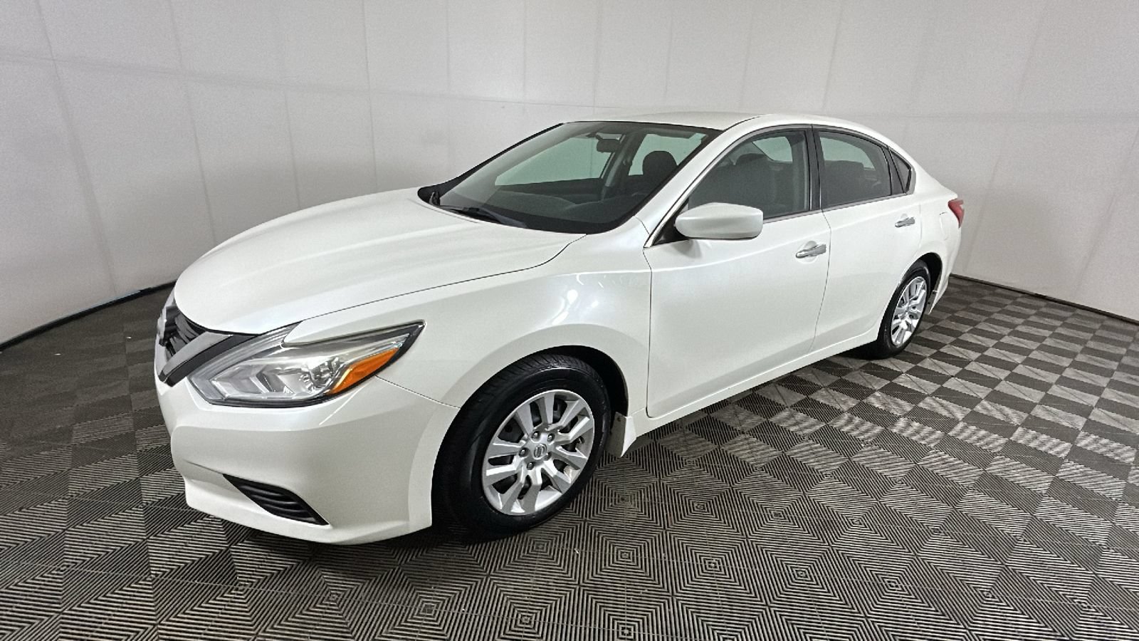 Used 2016 Nissan Altima 2.5 S w/ Power Driver Seat Package FWD image 8