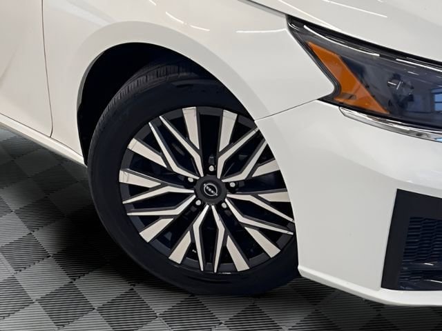 Used 2025 Nissan Altima 2.5 SV FWD image 24