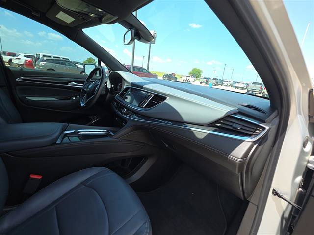 Used 2022 Buick Enclave Essence w/ Sport Touring Edition FWD image 16