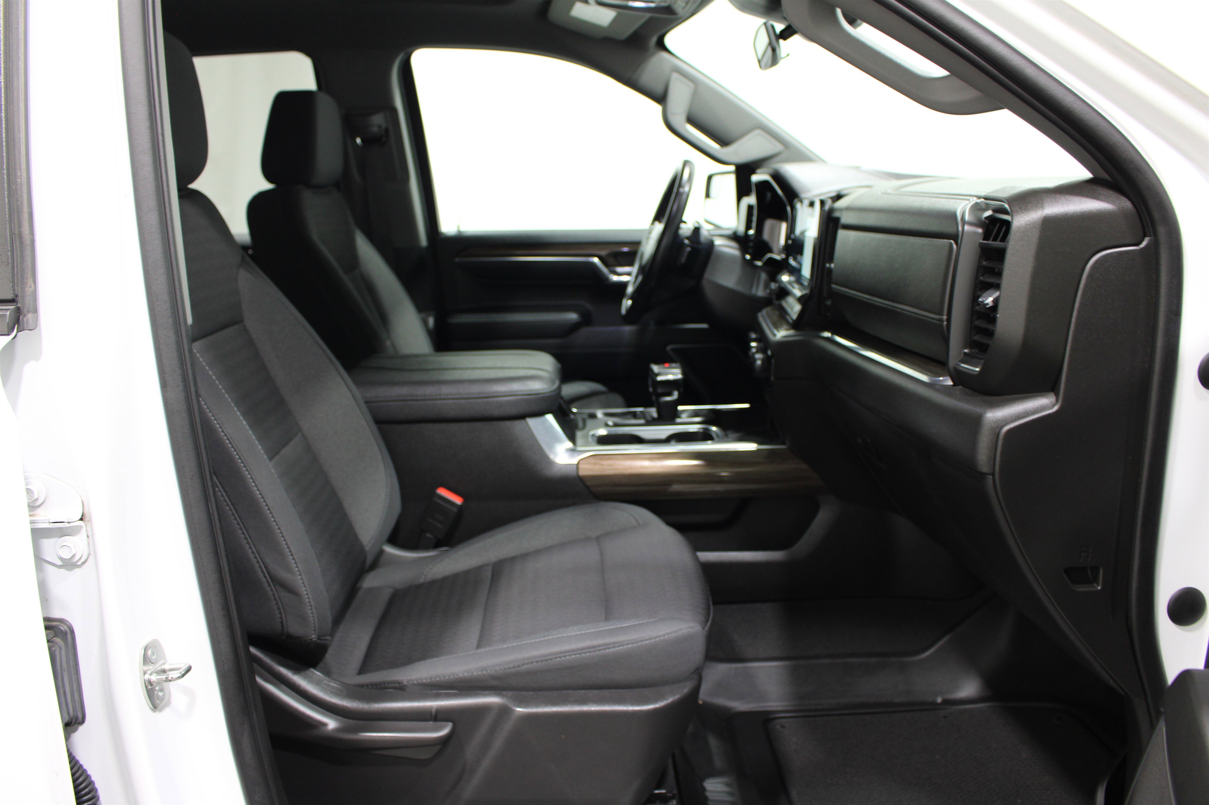 Used 2023 Chevrolet Silverado 1500 RST w/ Redline Edition AWD/4WD image 23