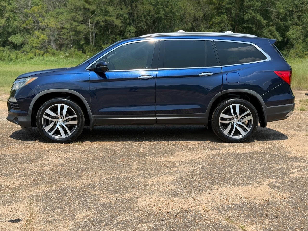 Used 2018 Honda Pilot Touring image 2