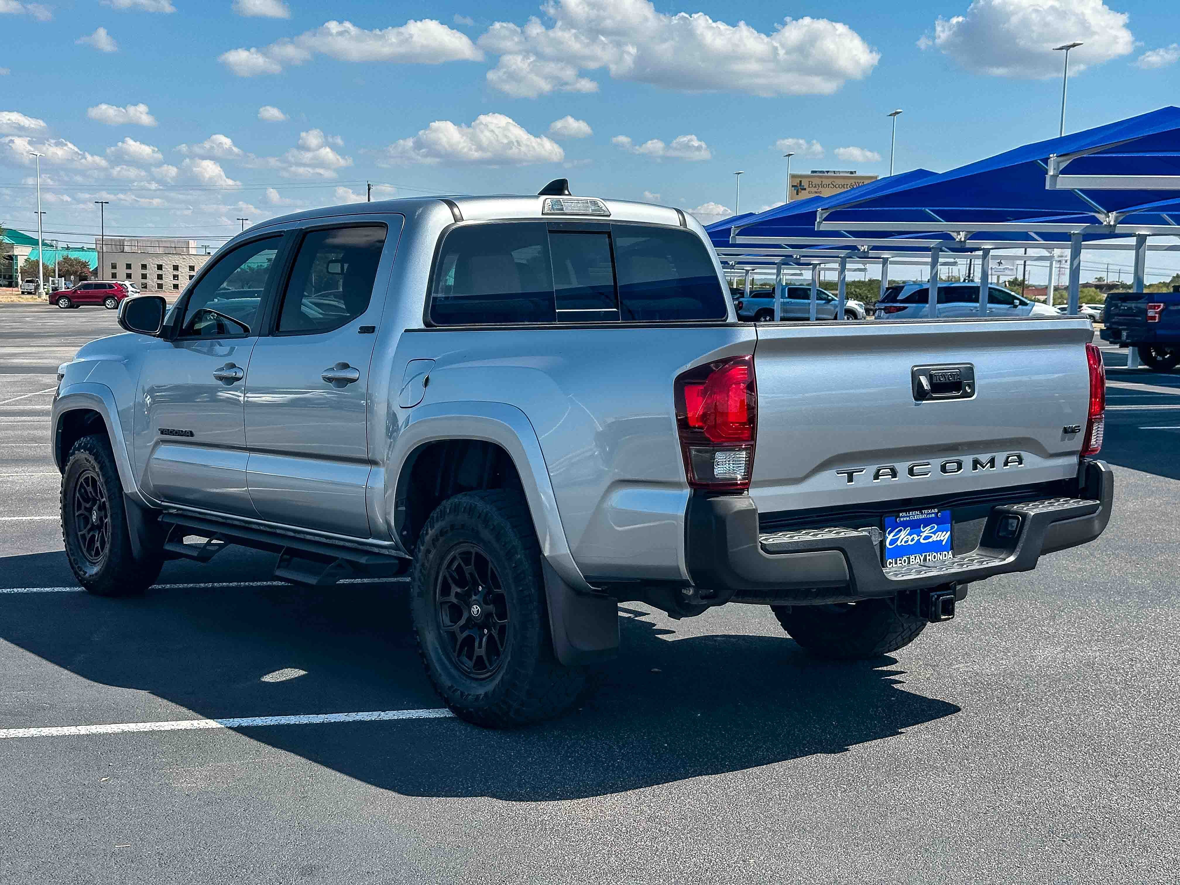 Used 2022 Toyota Tacoma SR5 RWD image 8