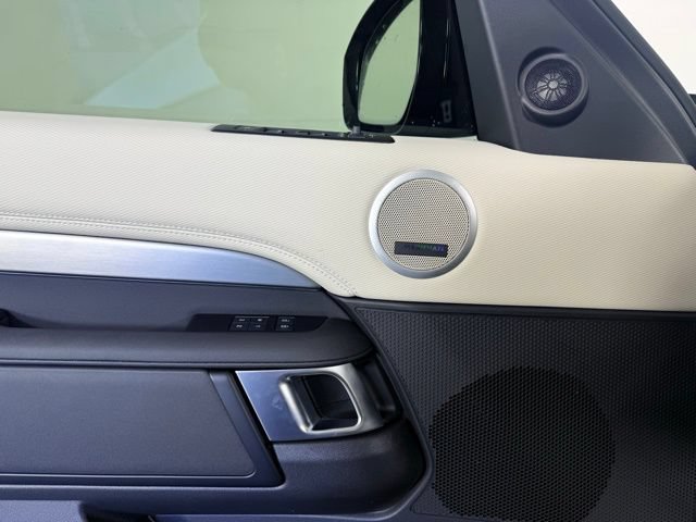 Certified 2025 Land Rover Discovery Dynamic SE AWD/4WD image 24