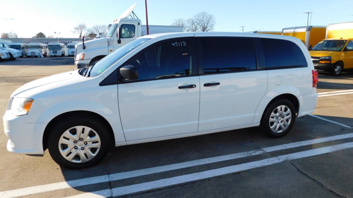 Used 2019 Dodge Grand Caravan SE w/ UConnect Hands-Free Group image 4