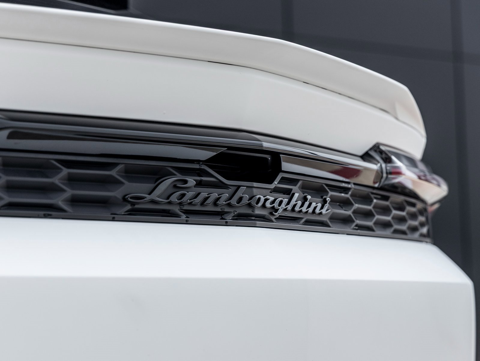 Used 2025 Lamborghini Urus SE image 12