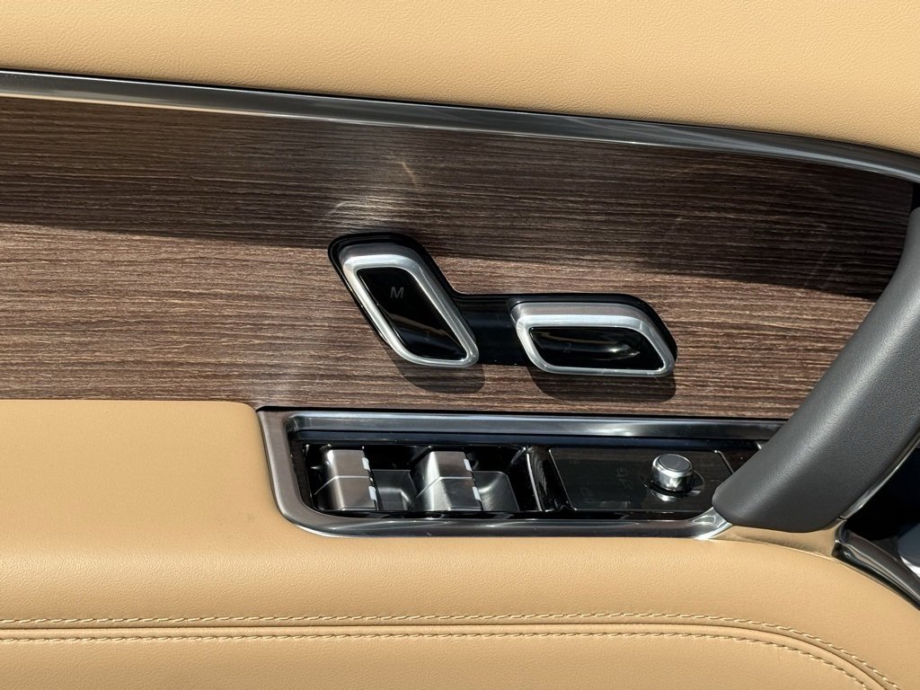 New 2025 Land Rover Range Rover SE image 16
