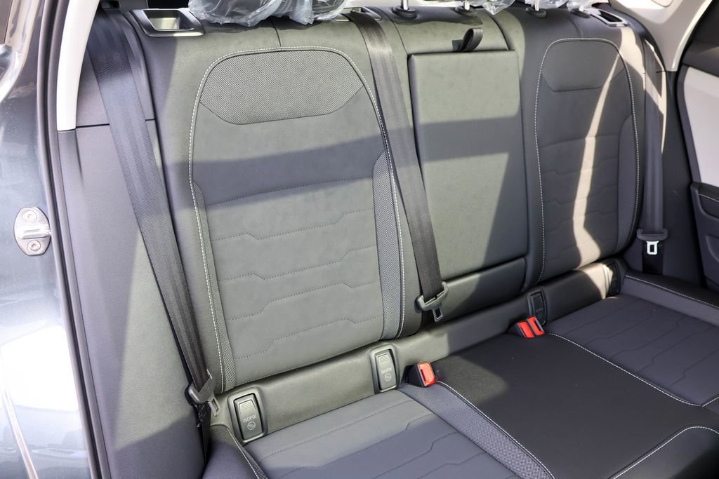 New 2025 Volkswagen Taos SE image 39