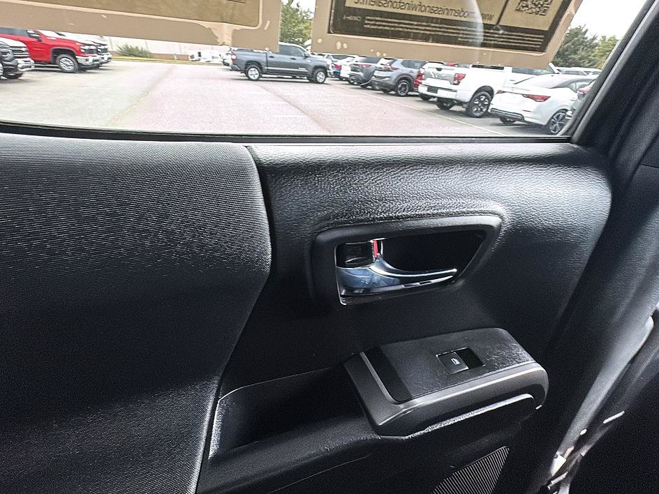 Used 2019 Toyota Tacoma TRD Sport AWD/4WD image 19
