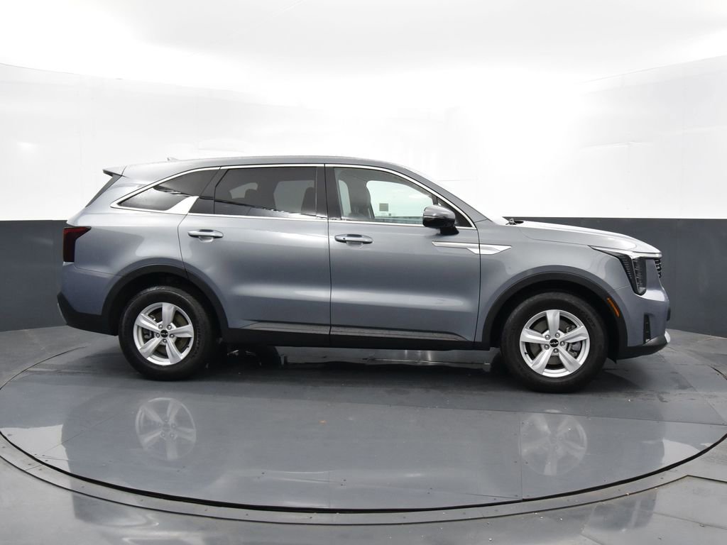 Certified 2025 Kia Sorento LX image 39