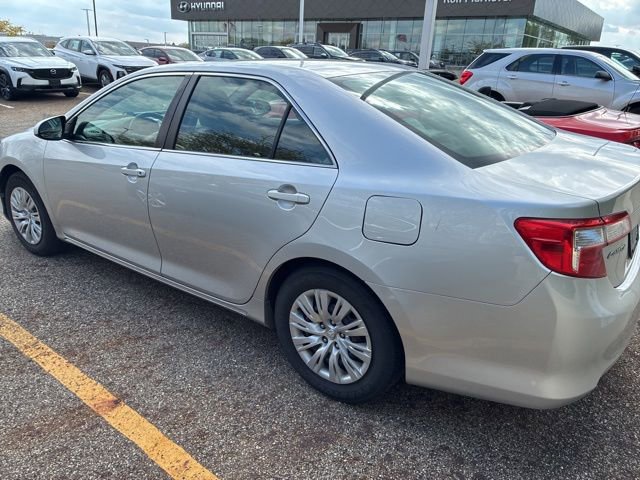 Used 2012 Toyota Camry LE FWD image 2