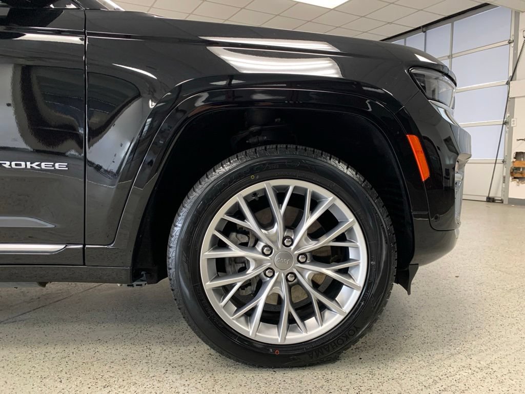 Certified 2023 Jeep Grand Cherokee Summit w/ Advanced Protech Group IV AWD/4WD image 8