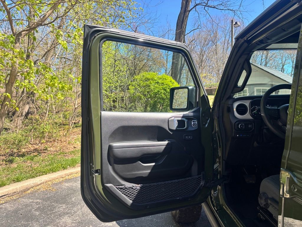 Used 2024 Jeep Wrangler Unlimited image 9