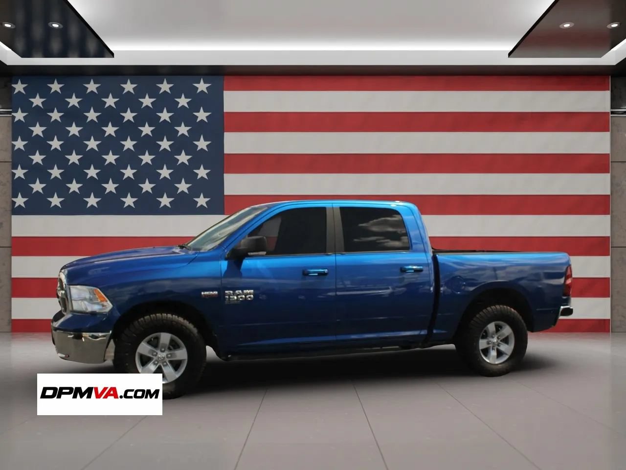Used 2019 RAM 1500 Classic SLT w/ Luxury Group AWD/4WD image 2