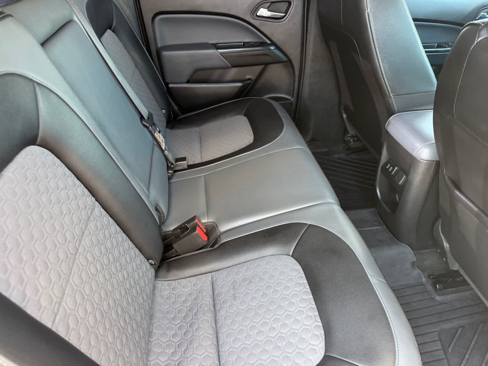 Used 2018 Chevrolet Colorado Z71 RWD image 32