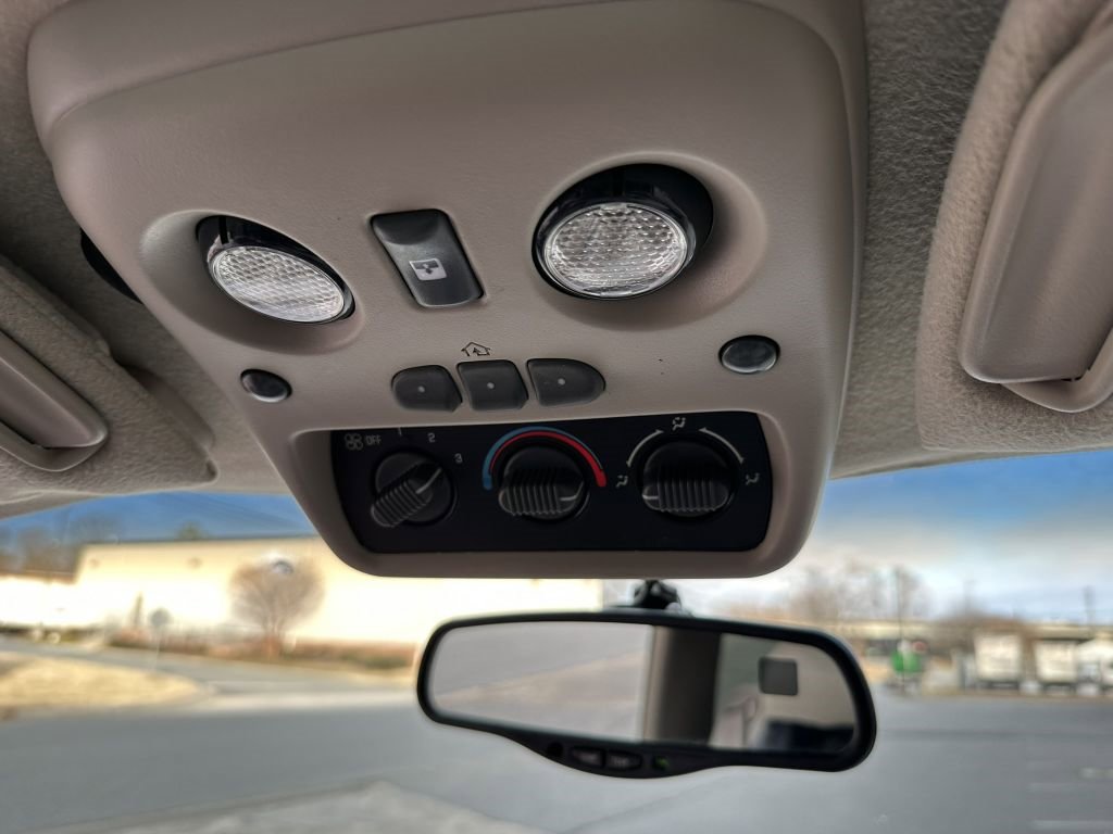 Used 2002 Chevrolet Suburban LT image 27