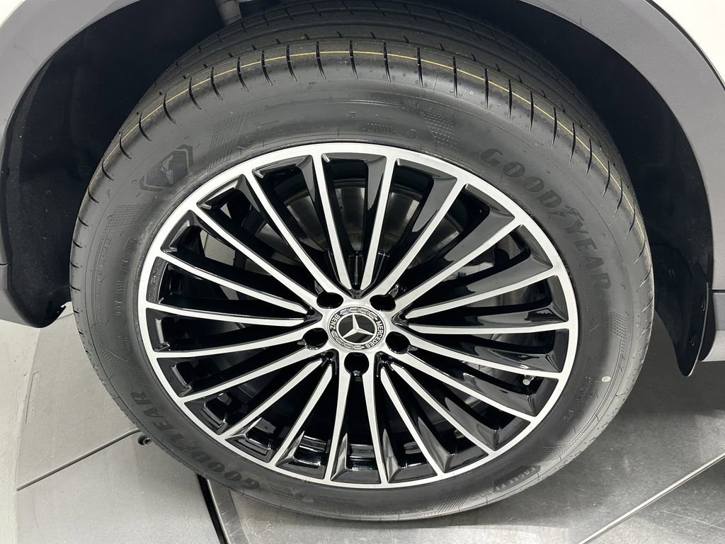 Certified 2025 Mercedes-Benz GLC 300 image 19