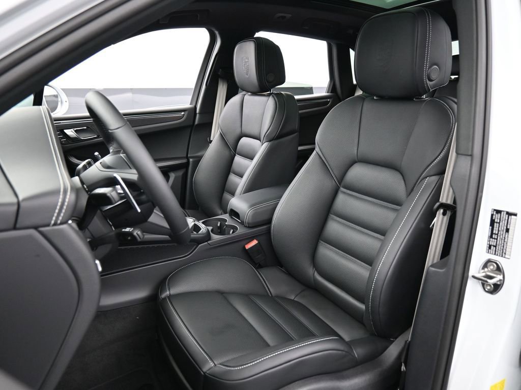 New 2026 Porsche Macan GTS AWD/4WD image 5