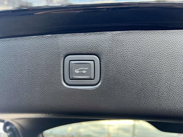 Used 2025 Chevrolet Blazer LT FWD image 12