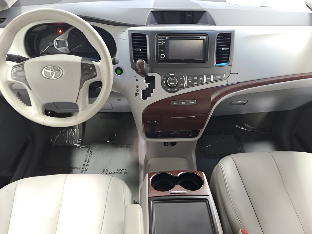 Used 2014 Toyota Sienna XLE w/ Entertainment Package FWD image 26