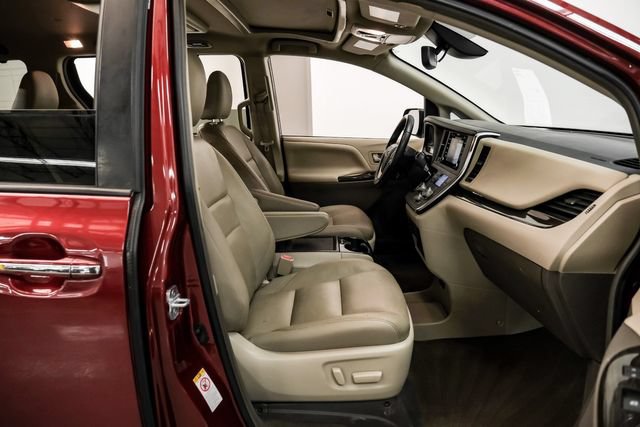Used 2019 Toyota Sienna XLE Premium FWD image 27