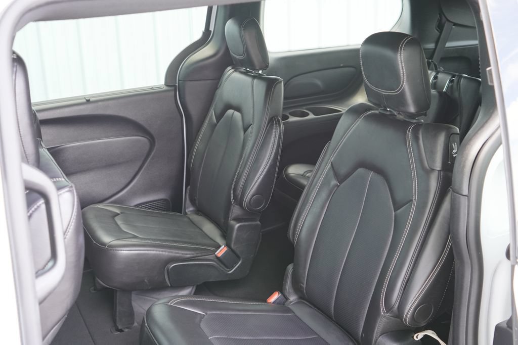 Used 2025 Chrysler Pacifica Select FWD image 10