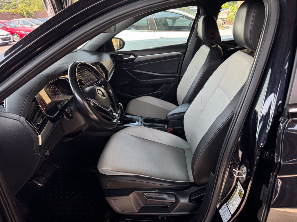 Used 2020 Volkswagen Jetta R-Line w/ R-Line Cold Weather Package FWD image 9